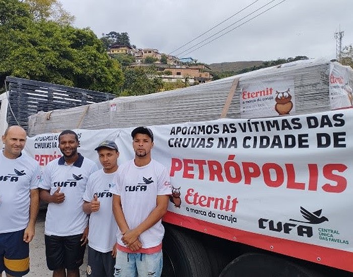 Eternit doa telhas e alimentos a famílias atingidas pelas chuvas de Petrópolis (RJ)  