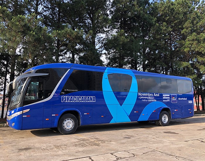 Com apoio da AkzoNobel, ônibus azuis alertam sobre câncer de próstata
