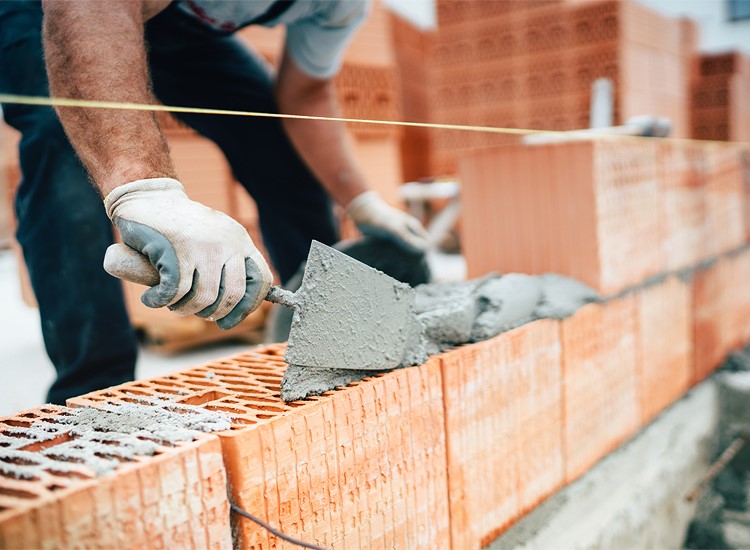 Construção gera mais 19,6 mil empregos em julho