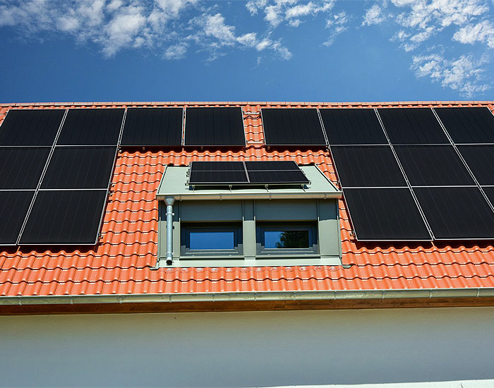 Painel solar da Komeco recebe Selo Procel de eficiência energética