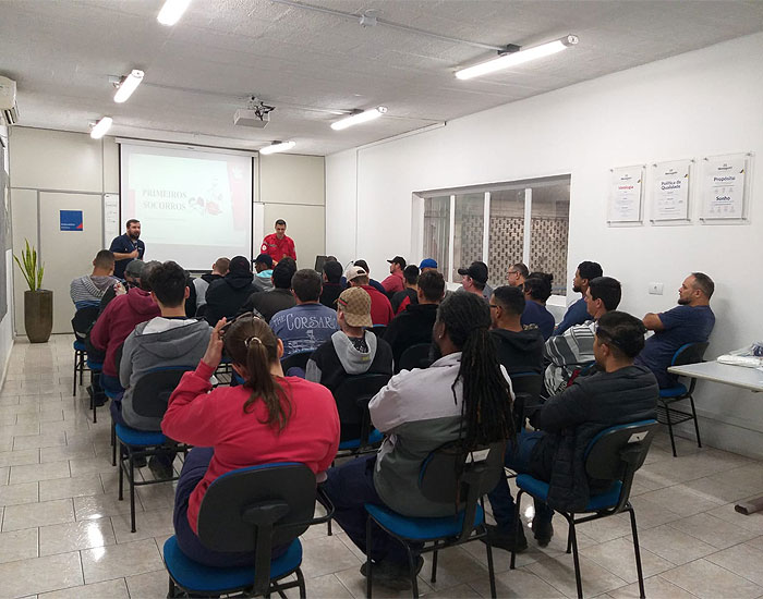 Tema central da Sipat 2025 do Grupo Menegotti foi o cuidado com as mãos