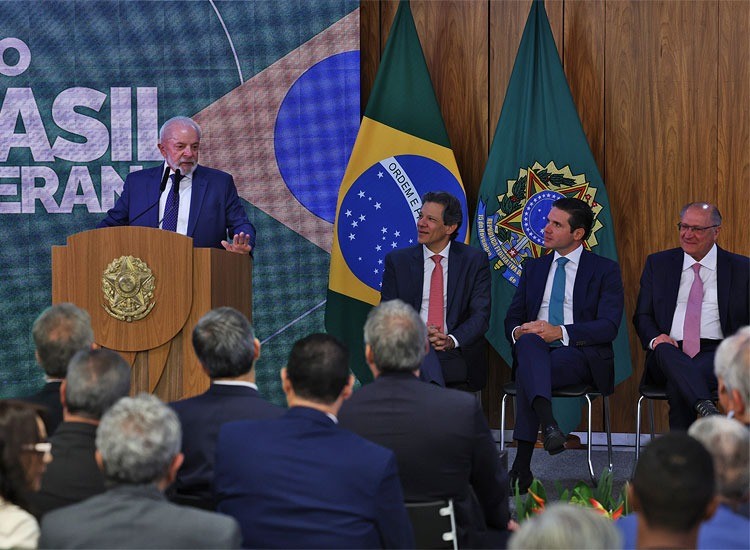 Governo anuncia crédito para setores afetados