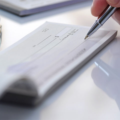 Uso de cheque pelos brasileiros cai 21,9% no primeiro semestre de 2025 
