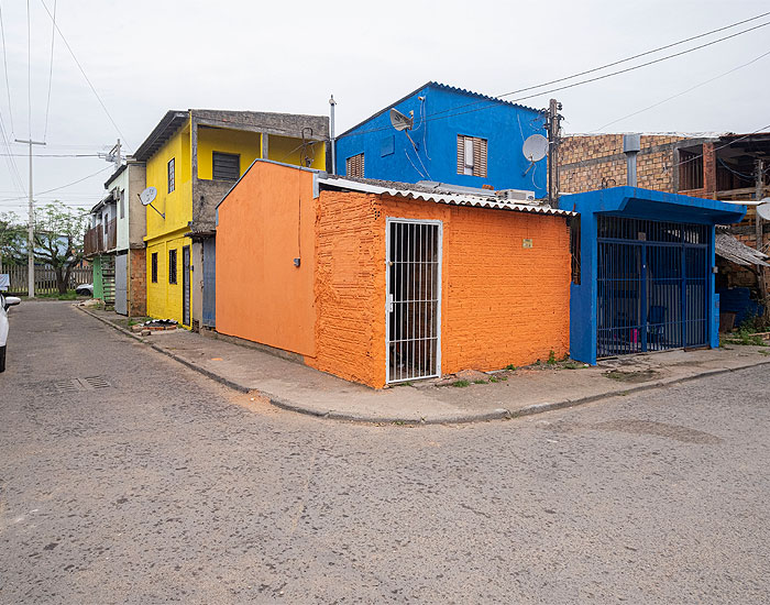 Instituto Coral realiza segundo mutirão de pintura do ano na Vila Farrapos