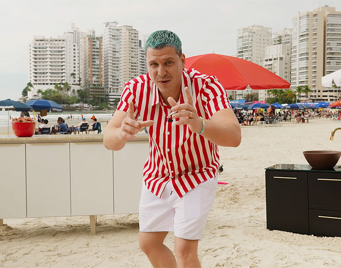 Cozimax leva seus produtos à praia para mostrar que seu aço resiste até a maresia