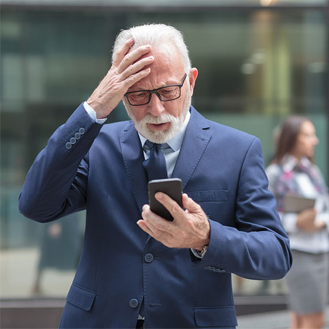 Confiança empresarial anda de lado e se mantém em patamar pessimista 