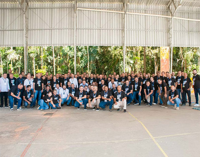 Menegotti usa lições do esporte para elevar a cultura entre seus representantes 