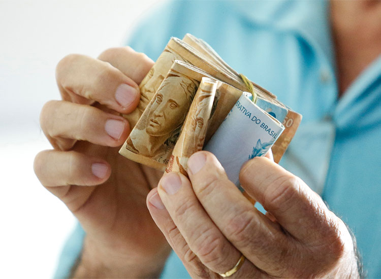 Brasileiros já pagaram R$ 1 trilhão em 2026 