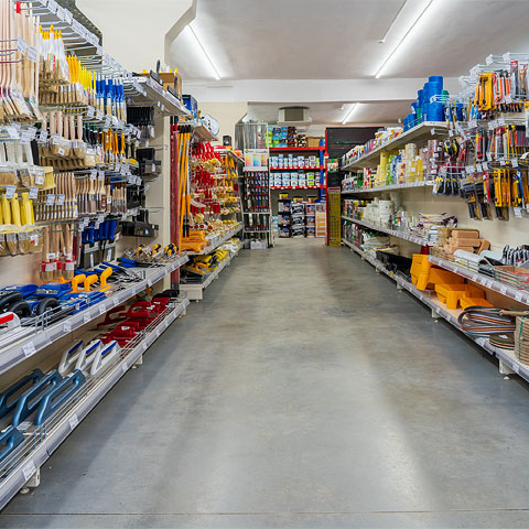 Varejo físico recua em março, mesmo com retomada pós-Carnaval, aponta pesquisa