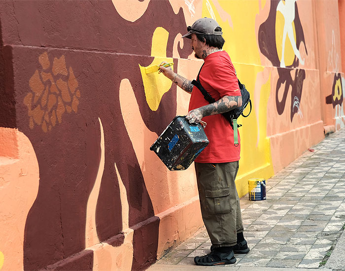 Arte urbana deixa ruas mais coloridas em Florianópolis com apoio do Instituto Coral 